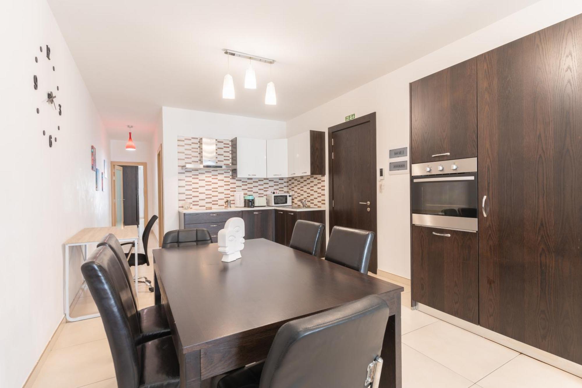 2 Bedroom In Central St Julians Prime Location In Paceville Apt 3 By Vaganza سانت جوليان المظهر الخارجي الصورة