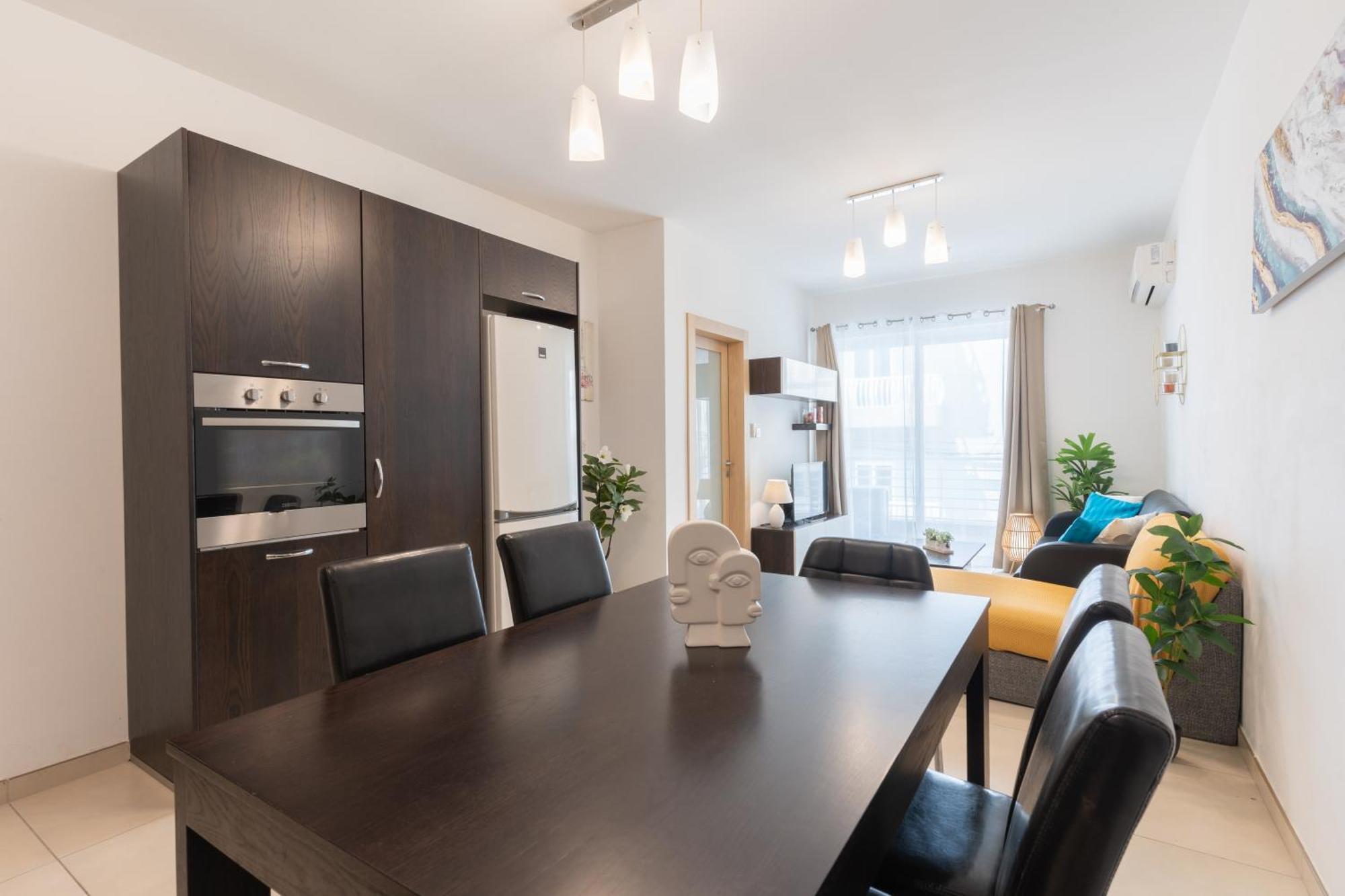 2 Bedroom In Central St Julians Prime Location In Paceville Apt 3 By Vaganza سانت جوليان المظهر الخارجي الصورة