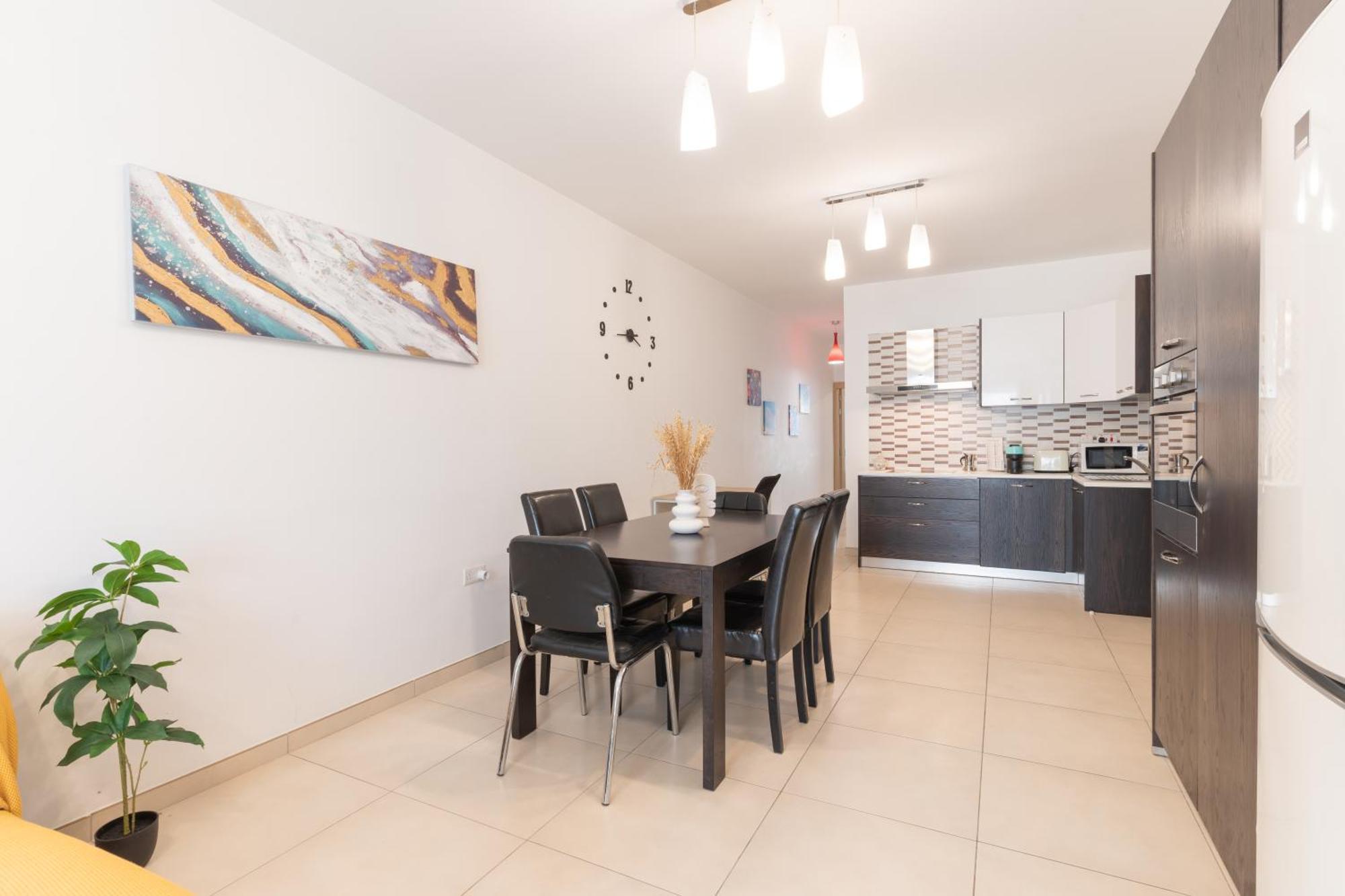2 Bedroom In Central St Julians Prime Location In Paceville Apt 3 By Vaganza سانت جوليان المظهر الخارجي الصورة